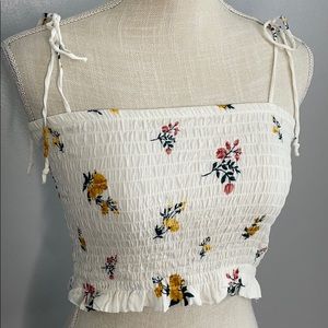 Cute and dainty crop